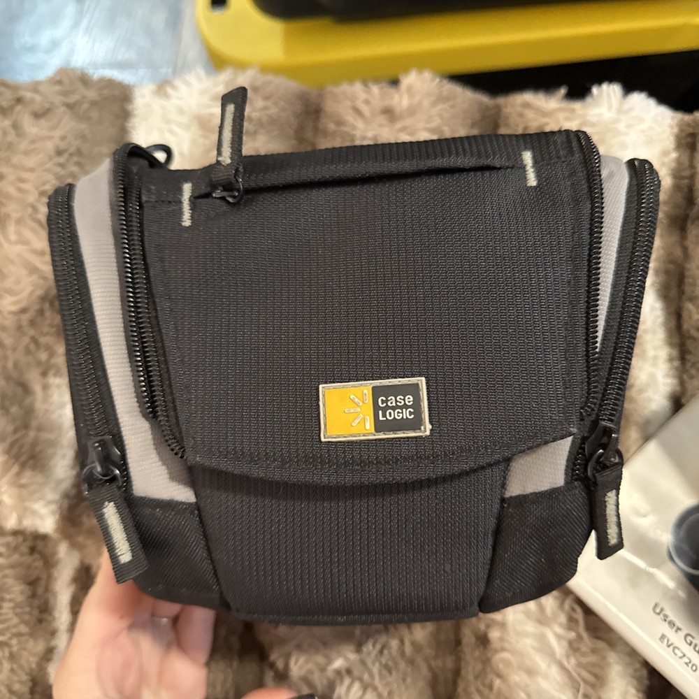 Emerson Evc 720 Digital Video Camera-UNTESTED comes with case