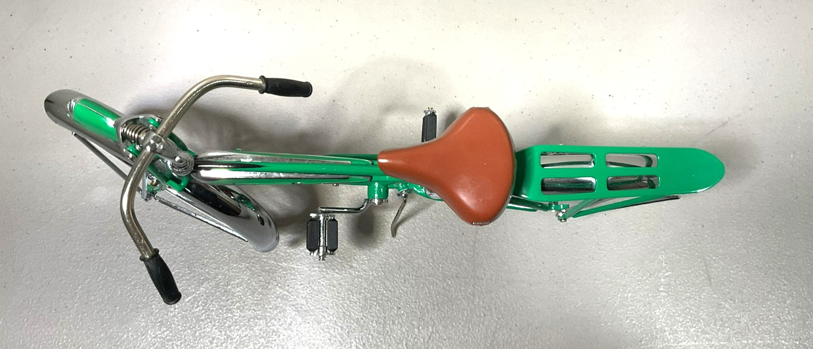 Schwinn Phantom bicycle, Die-cast Metal, 1:6 Scale, Green Enamel Finish, Nice!