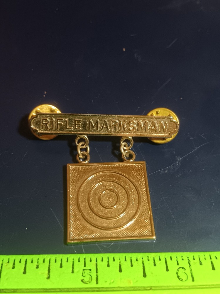 US Marines USMC Rifle Marksman Badge-  (21-976)