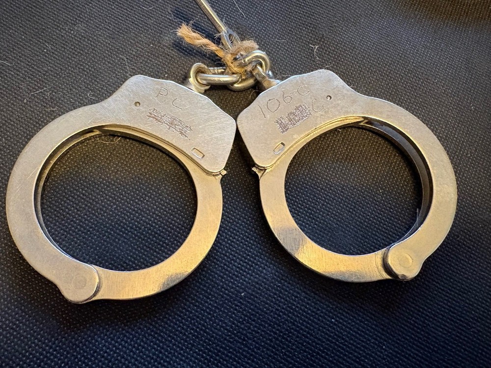 ELTA Handcuffs With Key. Working order.