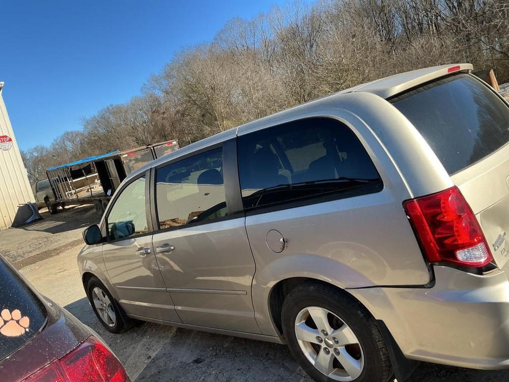 CARAVAN 2013 Glove Box 4912095