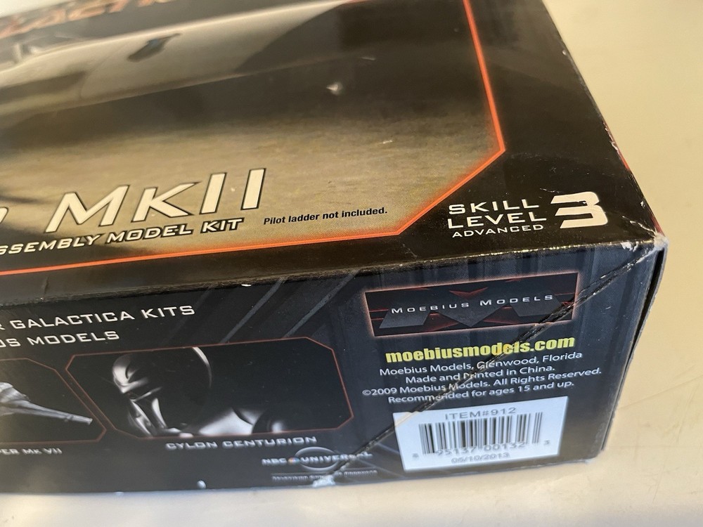 Moebius Models Battlestar Galactica Colonial Viper Mk II 1:32 Plastic Model Kit