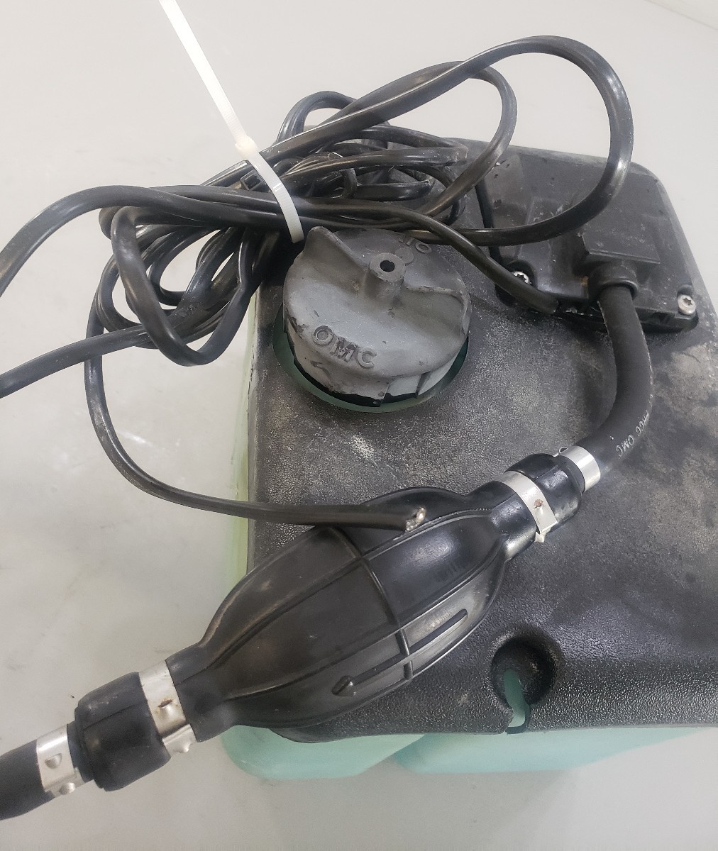 Johnson Evinrude OMC 83-19 Oil Tank 2 Wire Line 35-235 HP 1.8 Gal