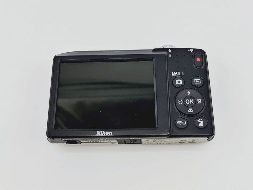 Nikon COOLPIX A100 Compact Digital Camera Silver Optical Zoom 5x