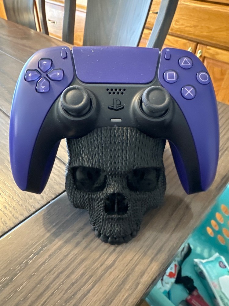 Skull PS5 controller stand