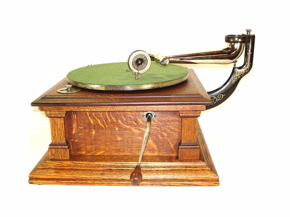 Victor V Phonograph