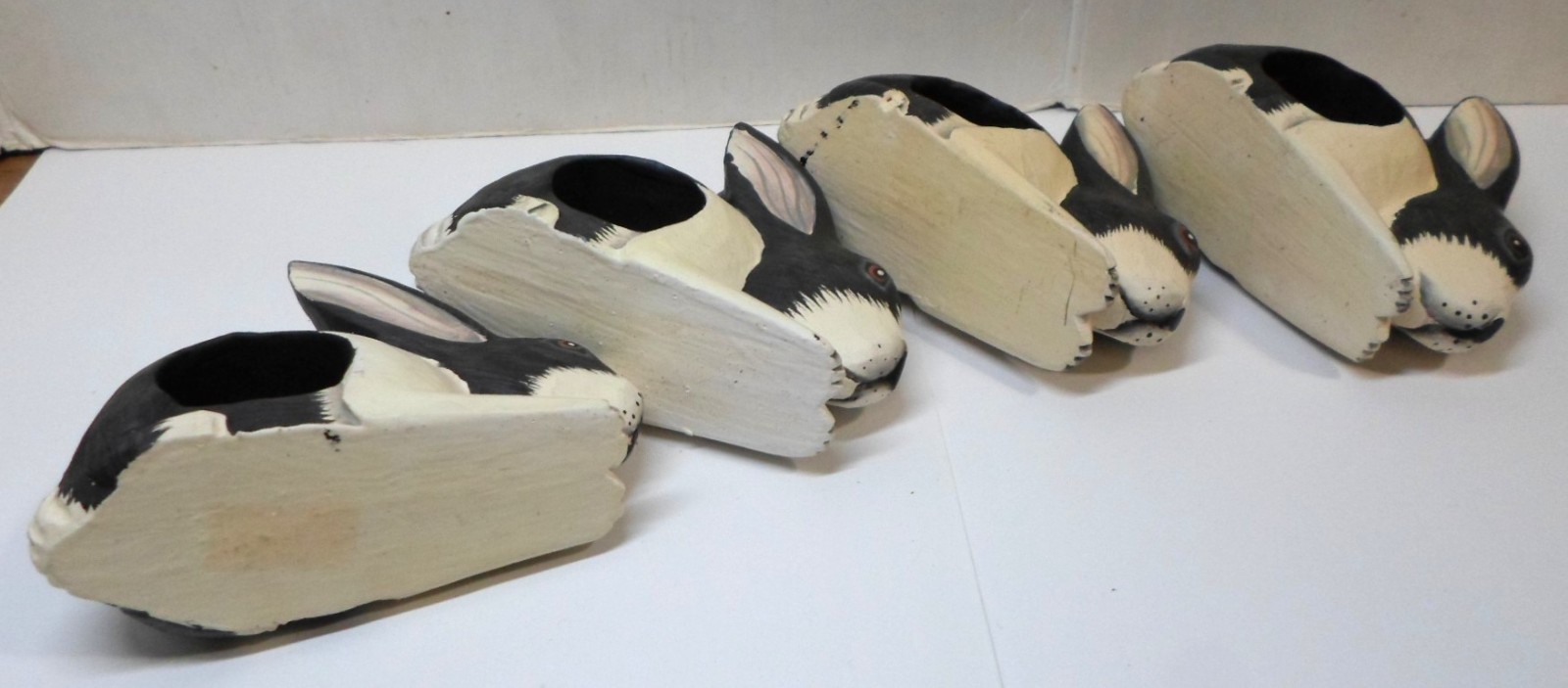 Set 4 Vintage DUTCH BUNNY RABBIT NAPKIN RINGS Carved & Painted Wood Black White