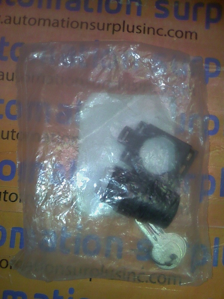 ABB CBK-S2KM4 SELECTOR SWITCH W/KEY LOCK NEW!!