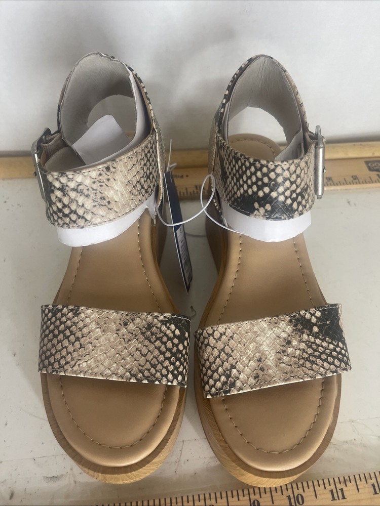 Universal tread sandals Size 5