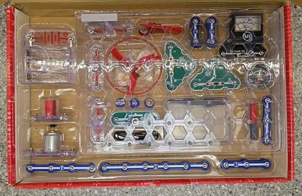 Snap Circuits Snaptricity Electronic Experiment Kit SCBE-75 2011 Elenco Complete