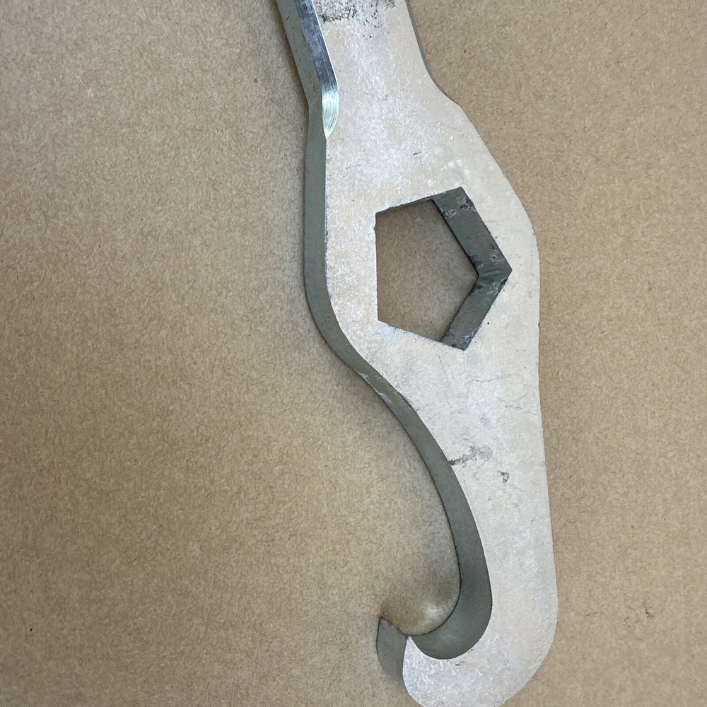 ULTIMATE FIRE HYDRANT WRENCH With Turning Lever