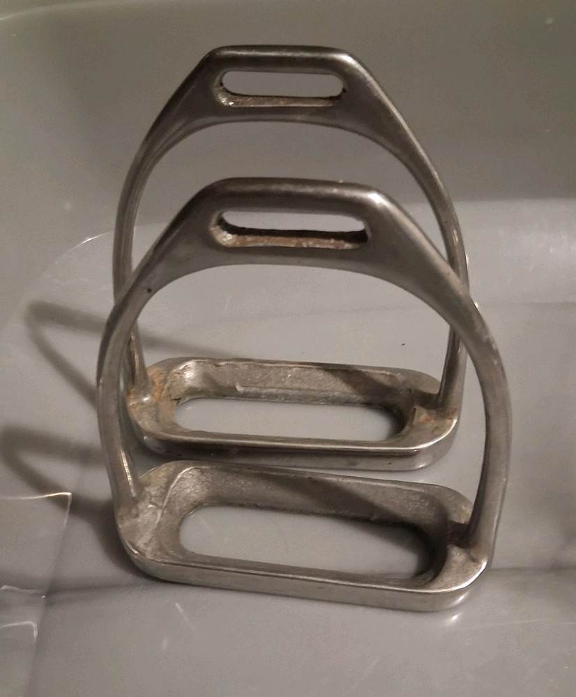 Pre-owned, English Stirrup Irons, 5.5"