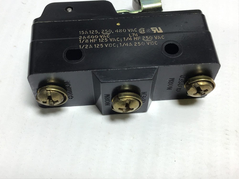 Honeywell BZ-2RW822-A2 Roller Lever Actuated Micro Switch