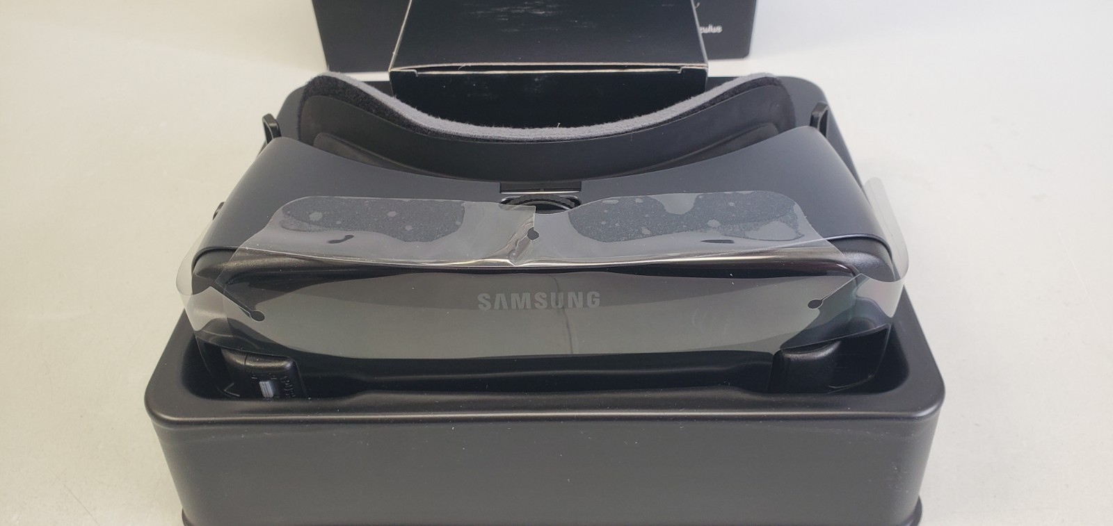 Samsung Gear VR SM-R324 With Controller Powered by Oculus New In Box