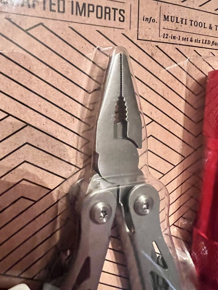 CRAFTED IMPORTS MULTI TOOL & TORCH SET 12 IN 1 SET & SIX LED FLASHLIGHT NEW PKG