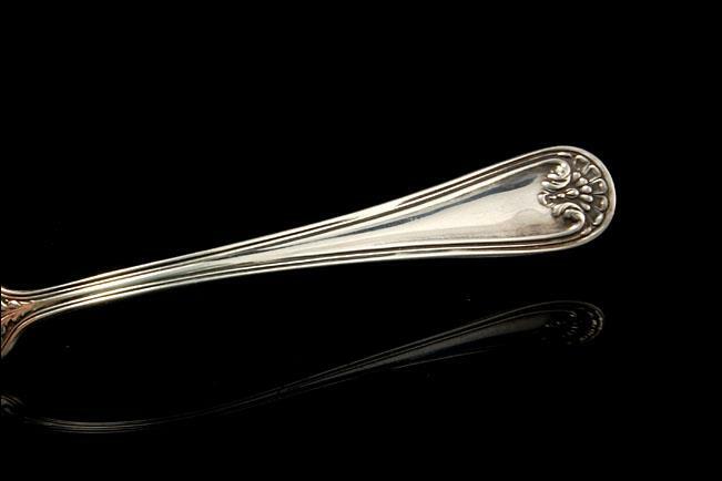 OLD VICTORIAN STERLING SILVER SERVER STRAWBERRY FORK A21229