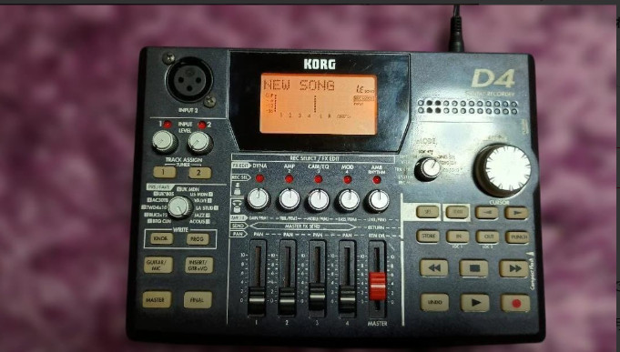 KORG D4 Digital Recorder Compact 4-track with BOX