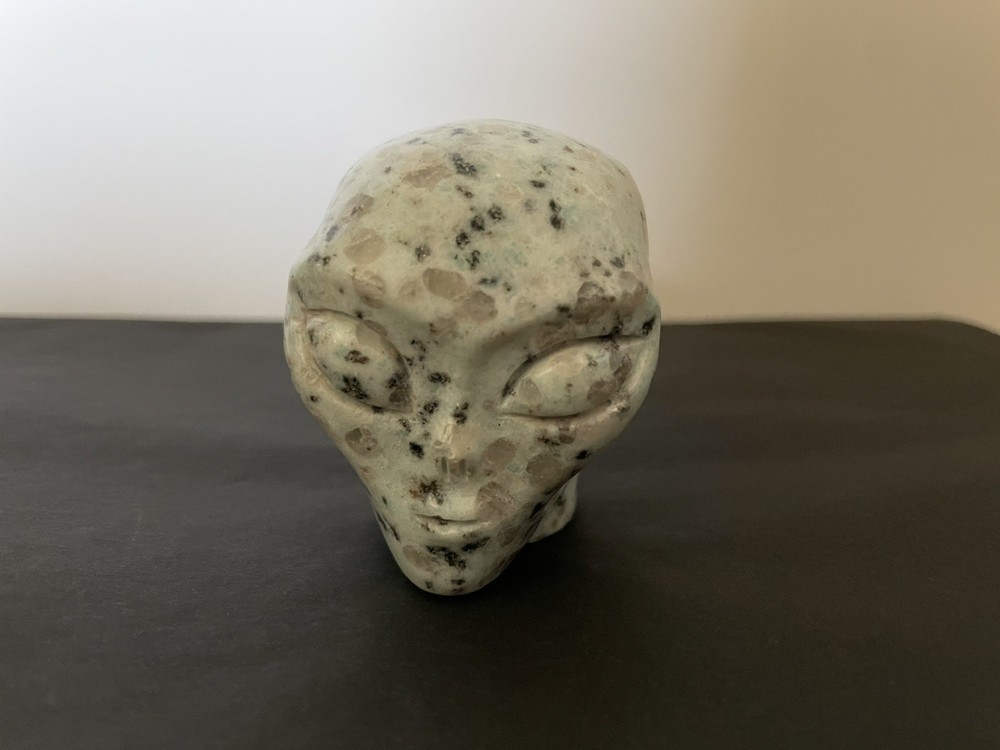 Kiwi Stone Alien Skull 2 Inch