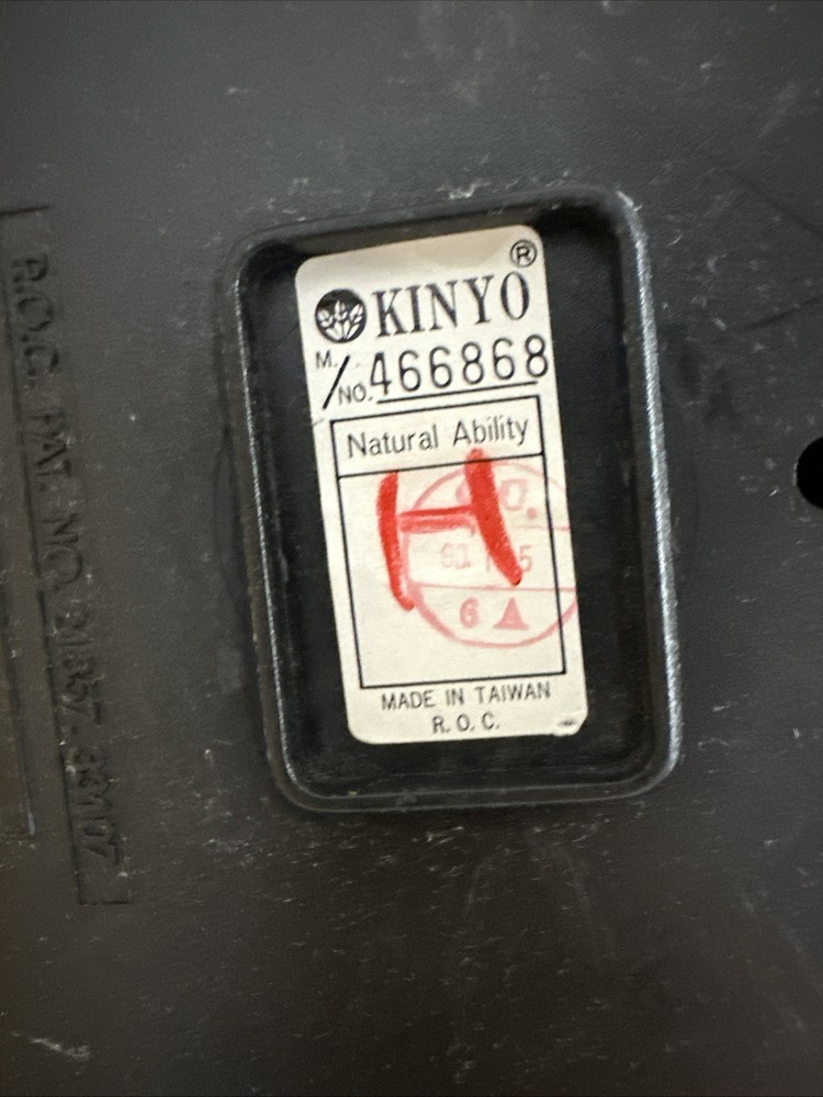 Kinyo UV-512 "Auto Eject" VHS Rewinder *Working*