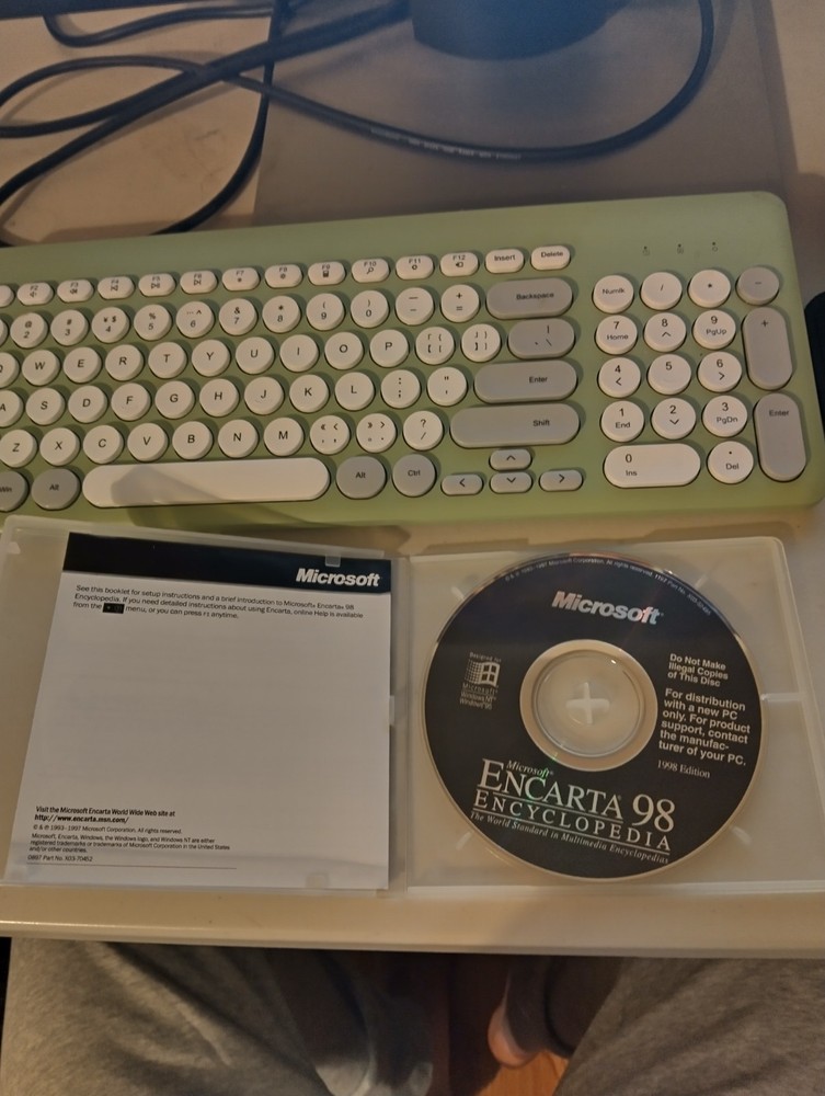 Microsoft Encarta 98 Encyclopedia Single Disc Edition CD-ROM PC