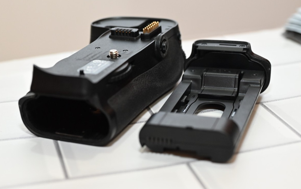 Nikon OEN MB-D10 Multi-Power Battery Pack
