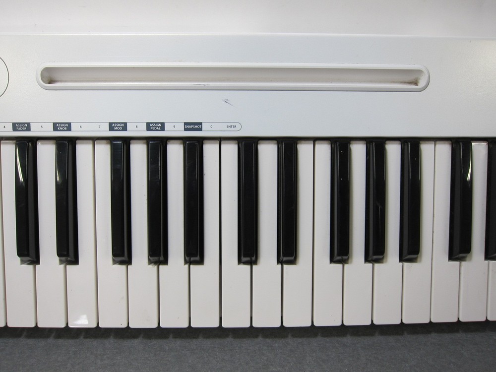 Samson Carbon 49 USB Midi Controller Keyboard - TESTED