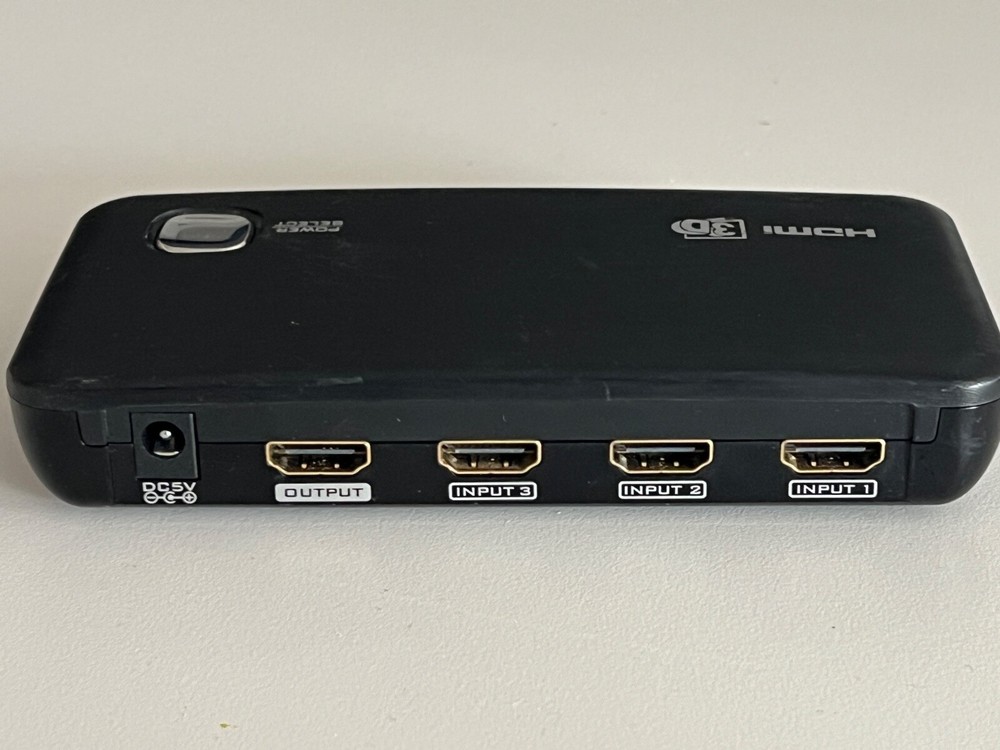 Rocketfish 4-Port HDMI Selector Switch RF-G1185 - No Power Adapter - READ