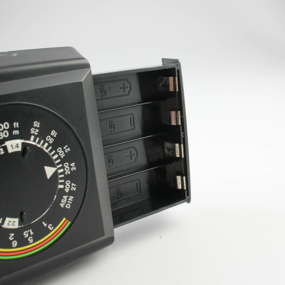 "Popular" Flash Unit - With Bracket - Made in Japan - Tested