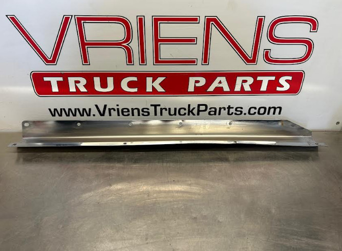 KENWORTH K212-204R GRILLE-SHELL RH SIDE