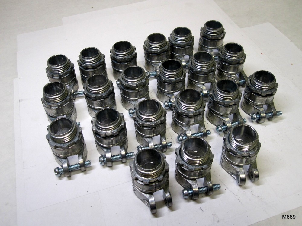 21-QTY 1/2" Squeeze Connector Fitting (2 Missing Bolts)