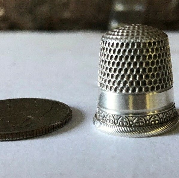 Antique 1900's stern & goldsmith Sterling silver thimble 6 diamond pattern