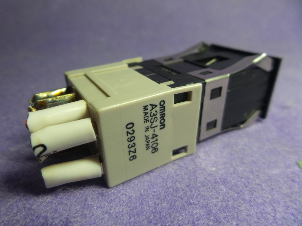 OMRON A3SJ-804 On Reset Switch , USED