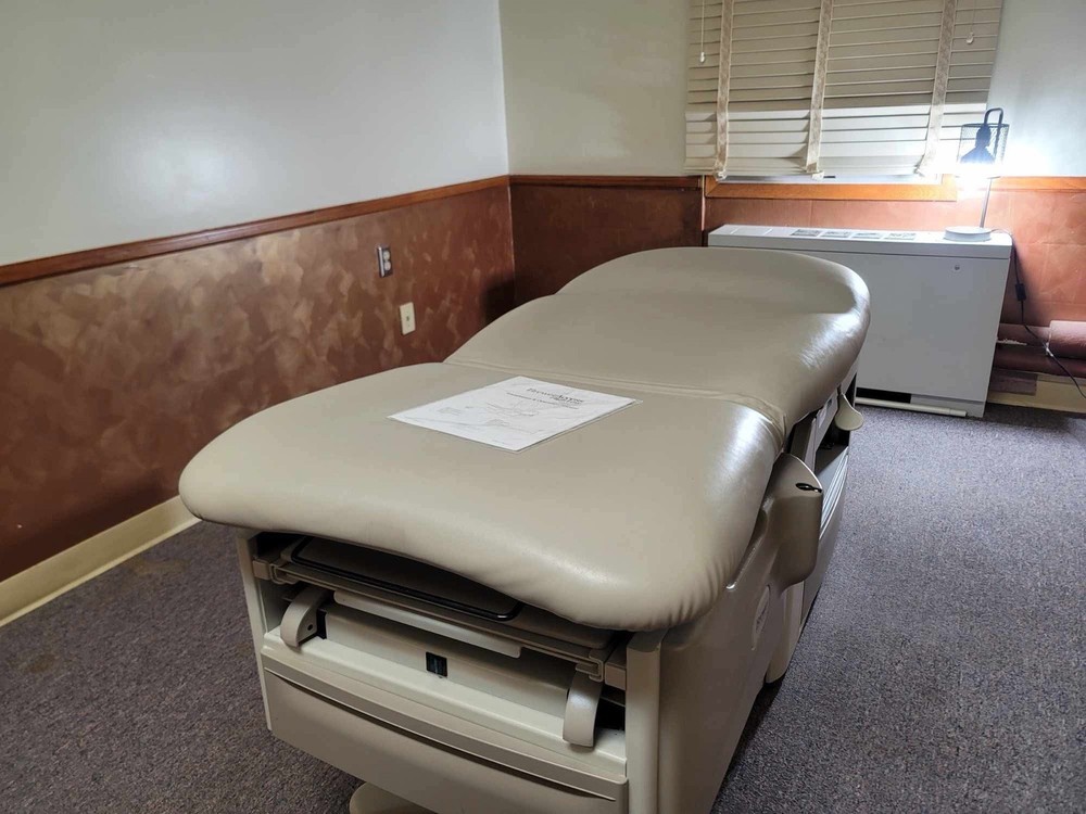 Brewer 6501 Access High-Low Exam Table
