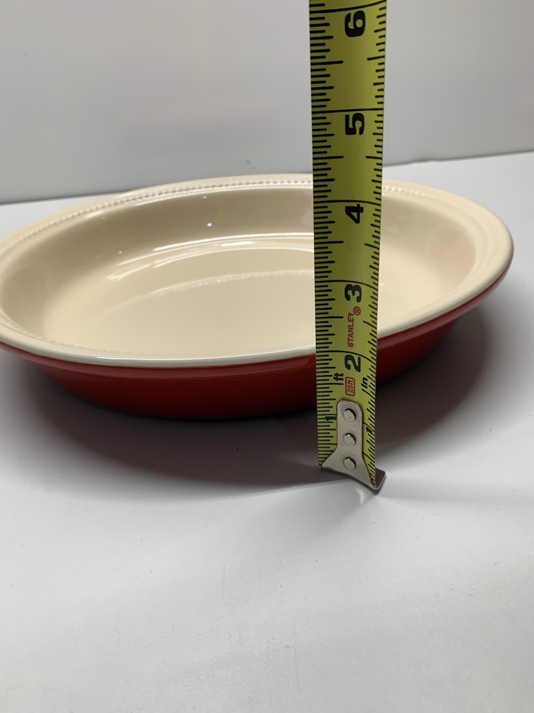 Le Creuset Stoneware Circle Baking Dish Red