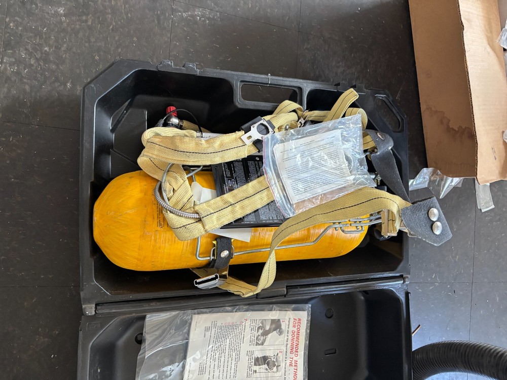 SCOTT AIRPAK WITH CASE WITHOUT THE MASK