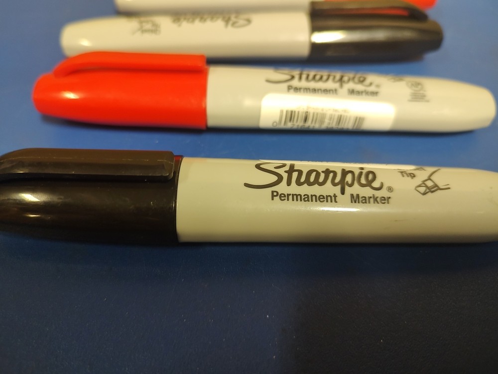 Sharpie Chisel Marker 2 Ea Red And 2 Ea Black ( 4 Pens )
