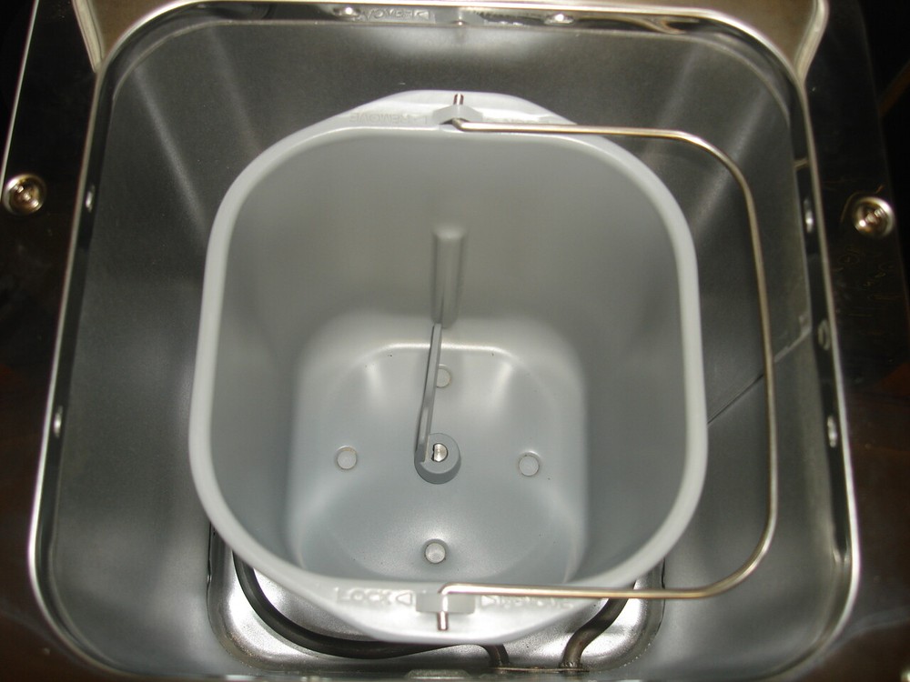 Breadman Bread Maker Machine Model TR-442, 8 Programs 3 Loaf Sizes + Yeast