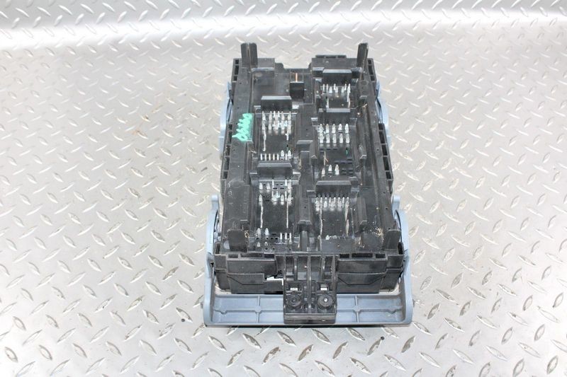 2010-2013 CHEVY AVALANCHE 1500 Engine Fuse Box OEM