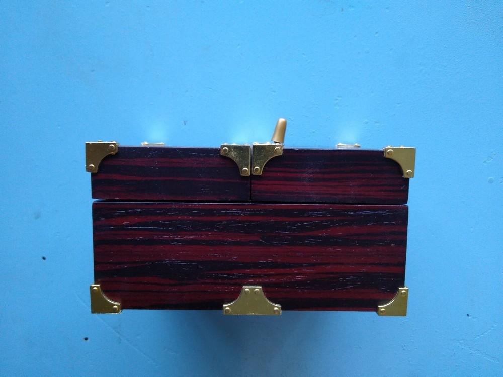 Capt. Jules' Extra-ordinary Useless Box Machine Contraption Think geek