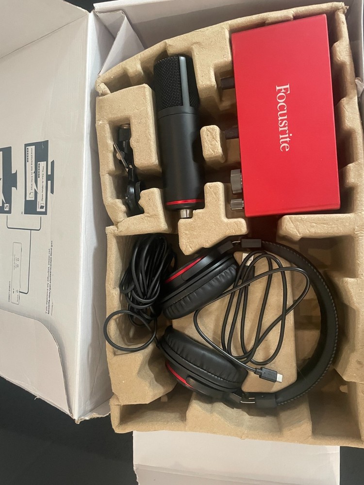 Focusrite Scarlett 2i2 Studio 3rd Generation USB Recording Pack