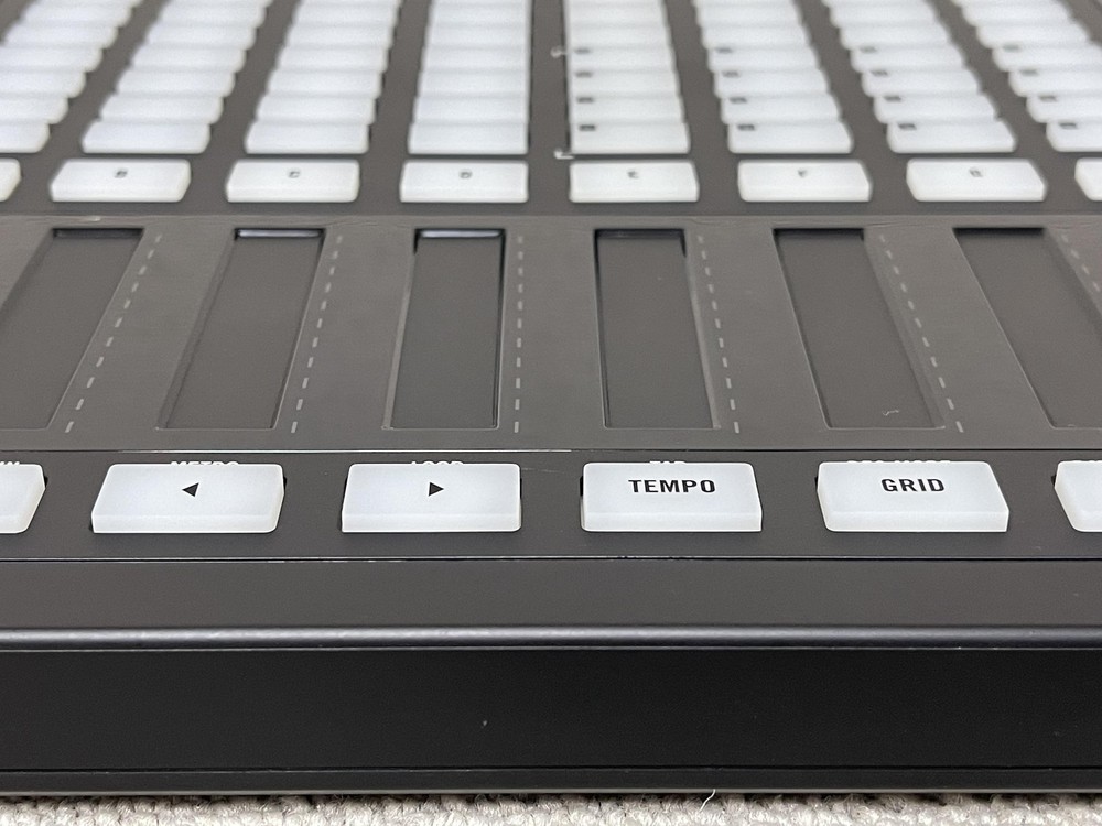 Native Instruments Maschine Jam Controller Production Performance System w/Box