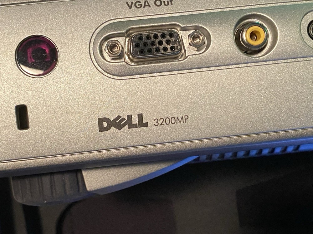 Dell 3200MP DLP PORTABLE FRONT PROTECTOR W/CABLES, CASE, REMOTE AND EXTRA BULB