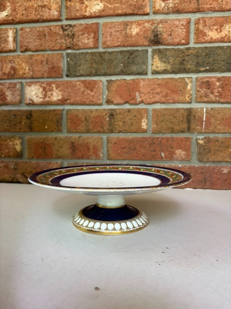 5 Large Plates - Unmarked + Cake Stand