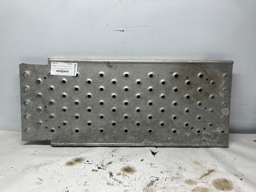 Freightliner CASCADIA 14 x 33 Deckplate - Used