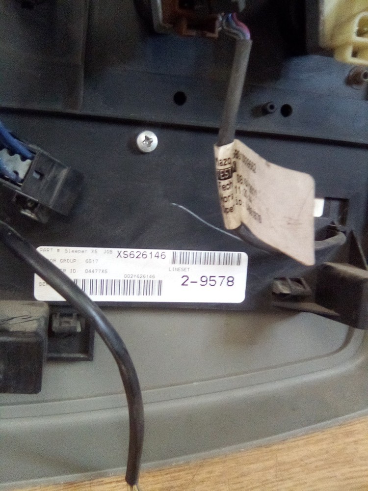 International Prostar Sleeper Control Panel XS626146 "MISSING A KNOB"
