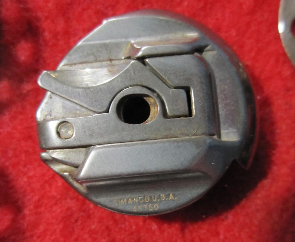 1938 VINTAGE SINGER SEWING MACHINE BOBBIN CASE FITS 301 / 221 NO. 45750