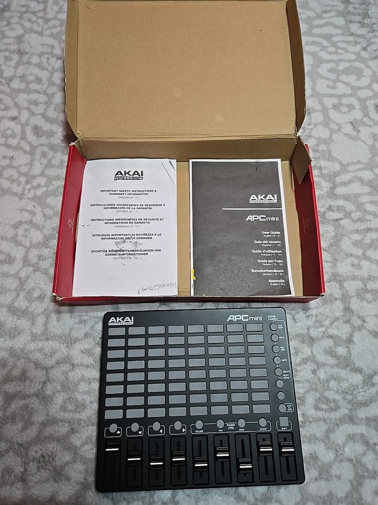 AKAI PROFESSIONAL mini Multifunctional Compact Ableton Live Controller Hybrid 3