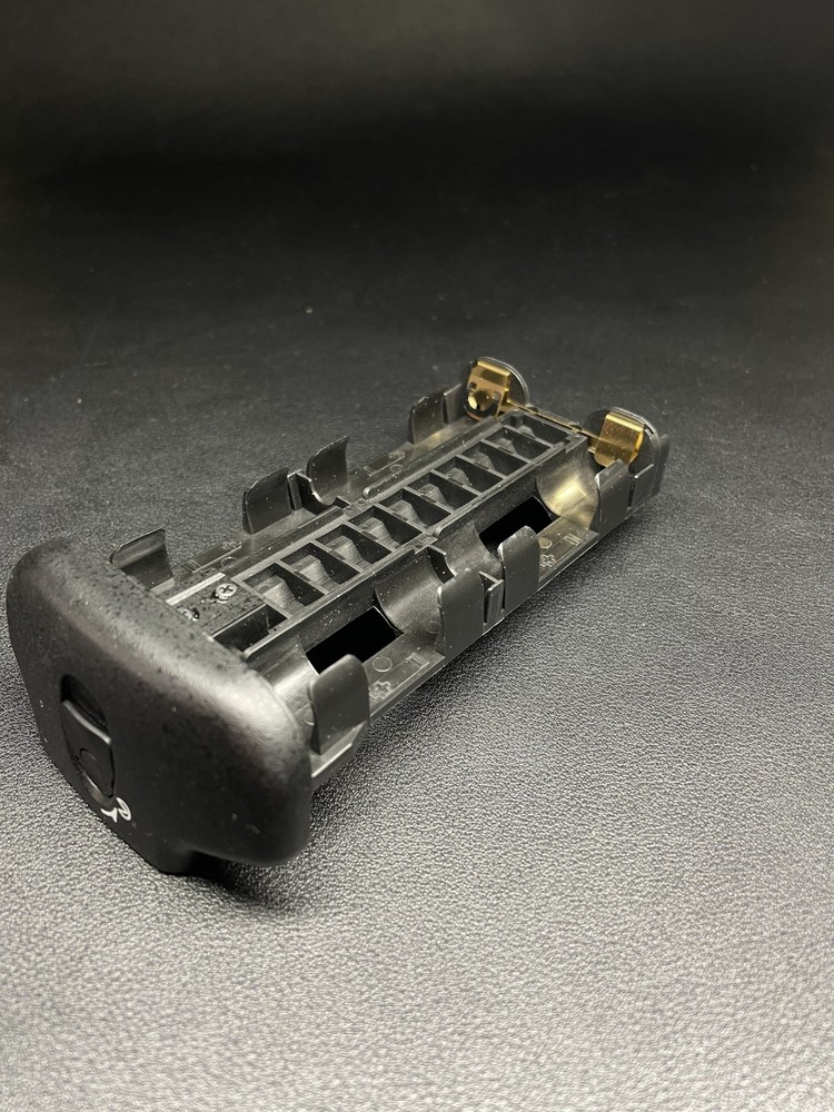 Nikon MS-D10 AA Battery Holder