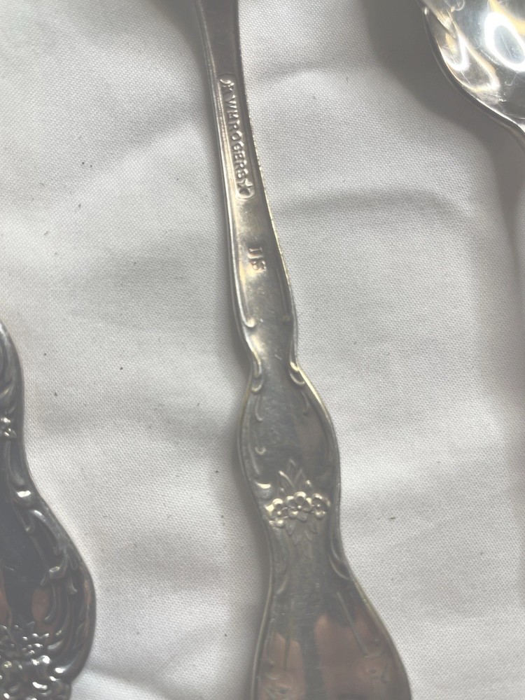 23 Pcs - Silverplated Wm Rogers IS Flatware - Partial Set - BEVERLY MANOR 1964