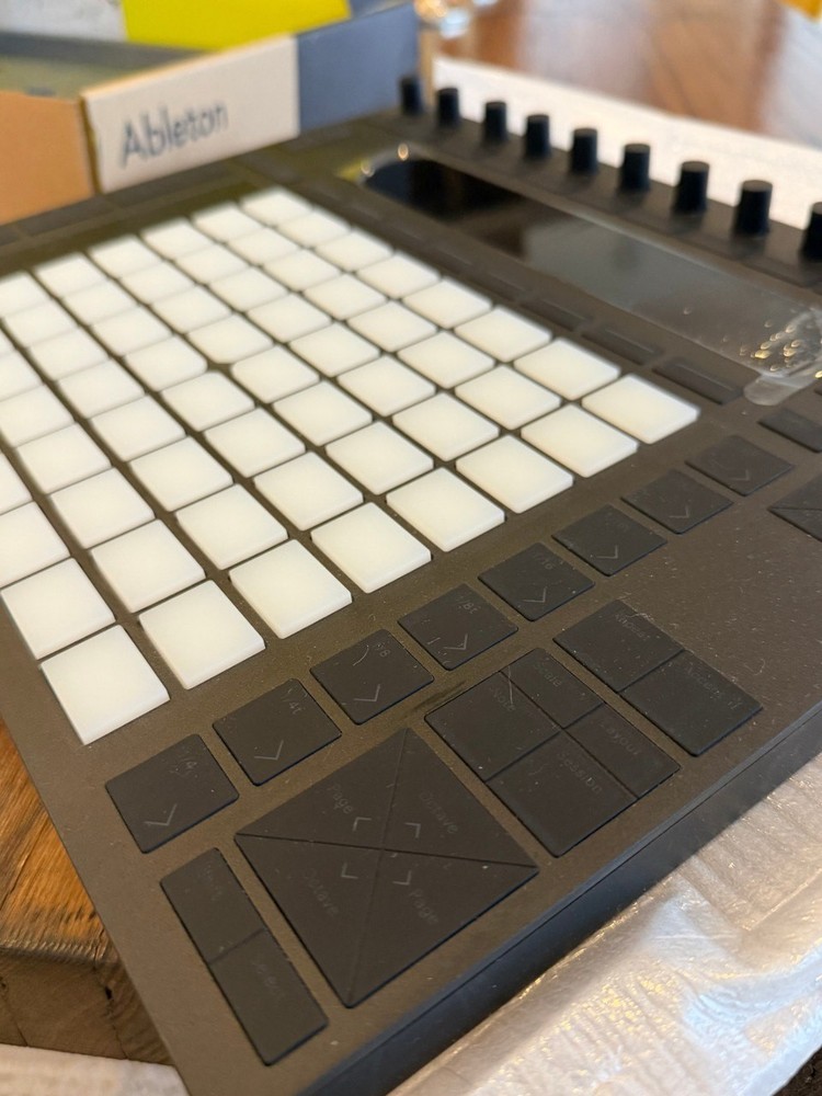 Ableton Push 2 MIDI Controller - Excellent Condition w/ Original Box + Accessori